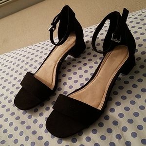 Black suede sandals - low heel